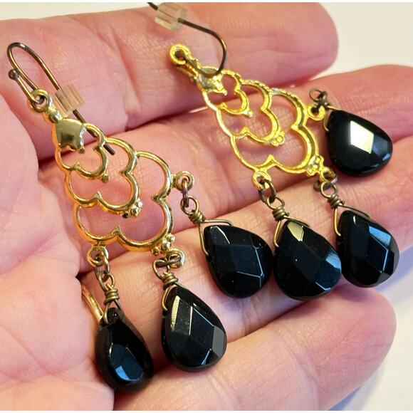 Pierced earrings gold filigree & black faceted beads drop & dangle style elegant - Picture 4 of 6